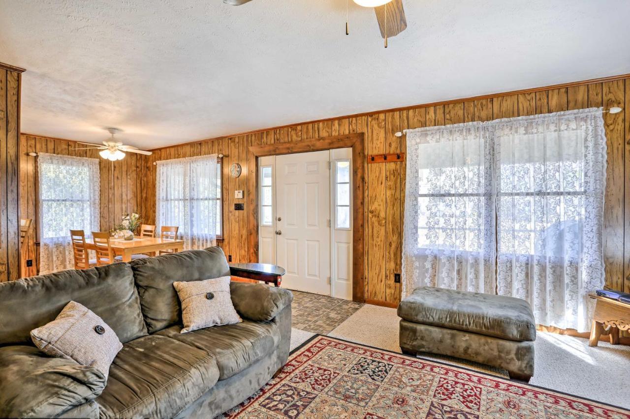 Lake Waccamaw Home With Fenced Yard And Shared Pier! Exterior photo